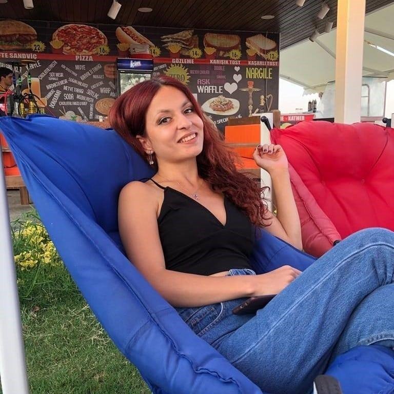 Büşra öğretmen depremde hayatını kaybetti