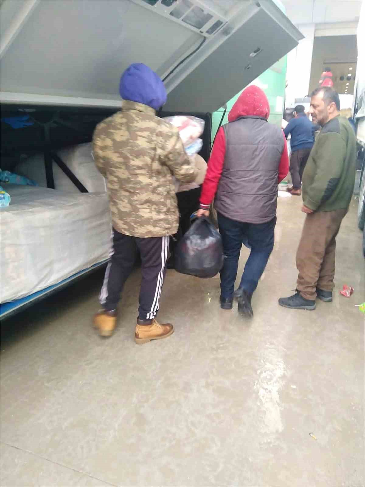 Denizlispor’un otobüsü deprem bölgesinde