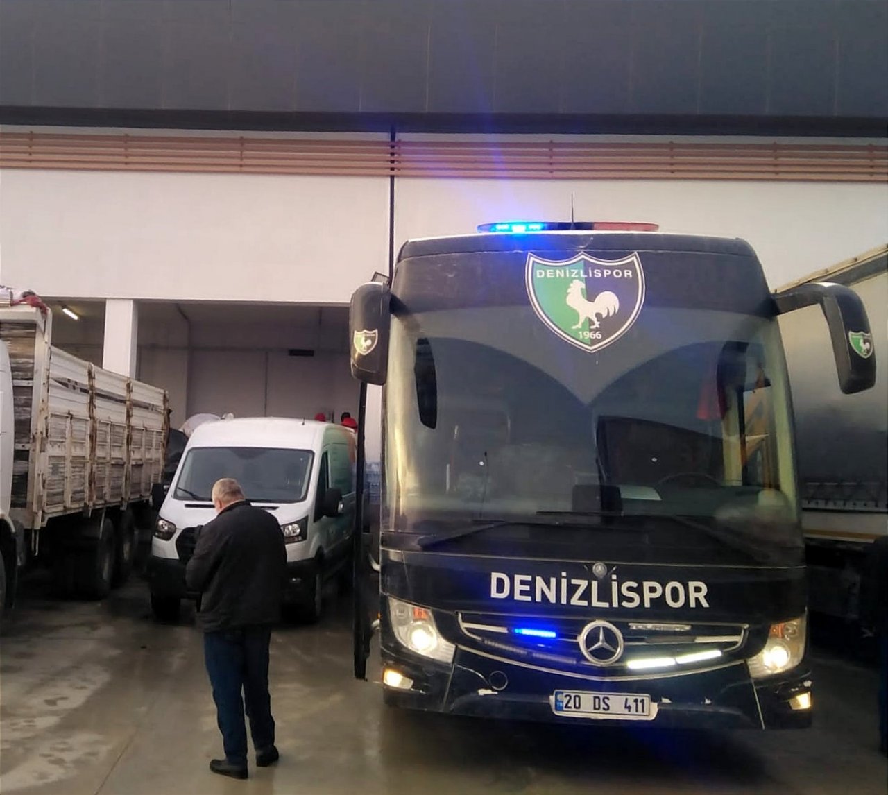 Denizlispor’un otobüsü deprem bölgesinde