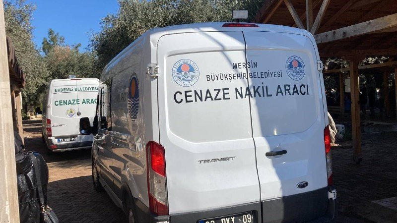 Depremde hayatını kaybedenler son yolculuğuna uğurlandı