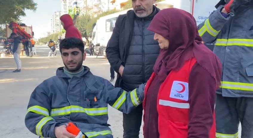 Afet bölgesinden yürek ısıtan görüntüler