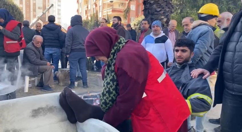 Afet bölgesinden yürek ısıtan görüntüler