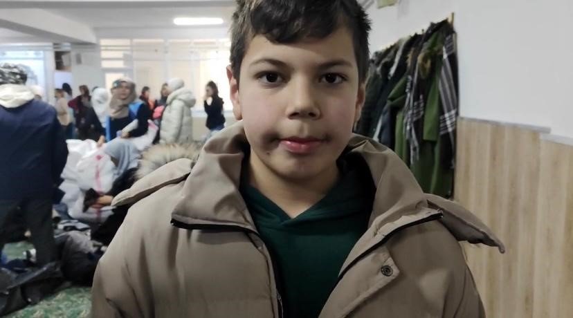 Develi’de 12 yaşındaki Ali Eren okul harçlığını, polis memuru tedavi parasını depremzedelere bağışladı