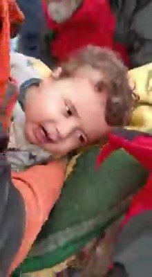 Düzceli ekipler 1’i bebek 2 kişiyi enkazdan canlı olarak çıkarttı