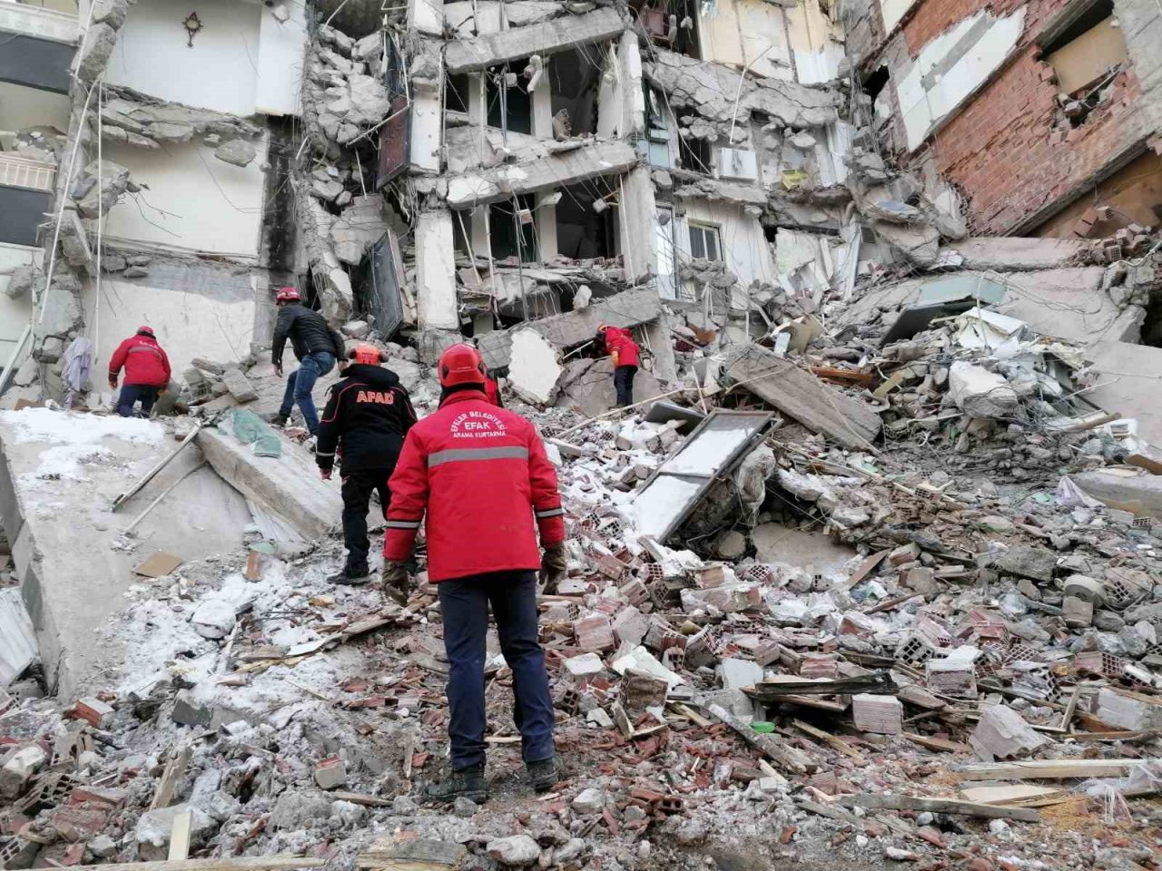 Arama kurtarma çalışmalarına EFAK’tan önemli destek