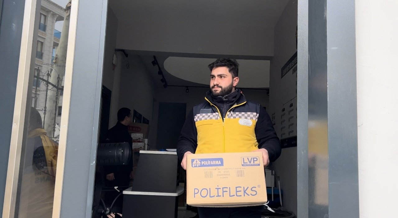 Ambulanslar depremzedeler için Esenyurt’tan yola çıktı