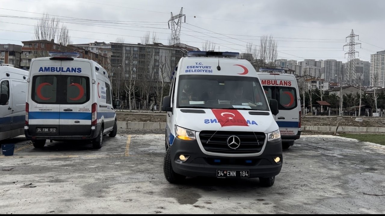 Ambulanslar depremzedeler için Esenyurt’tan yola çıktı