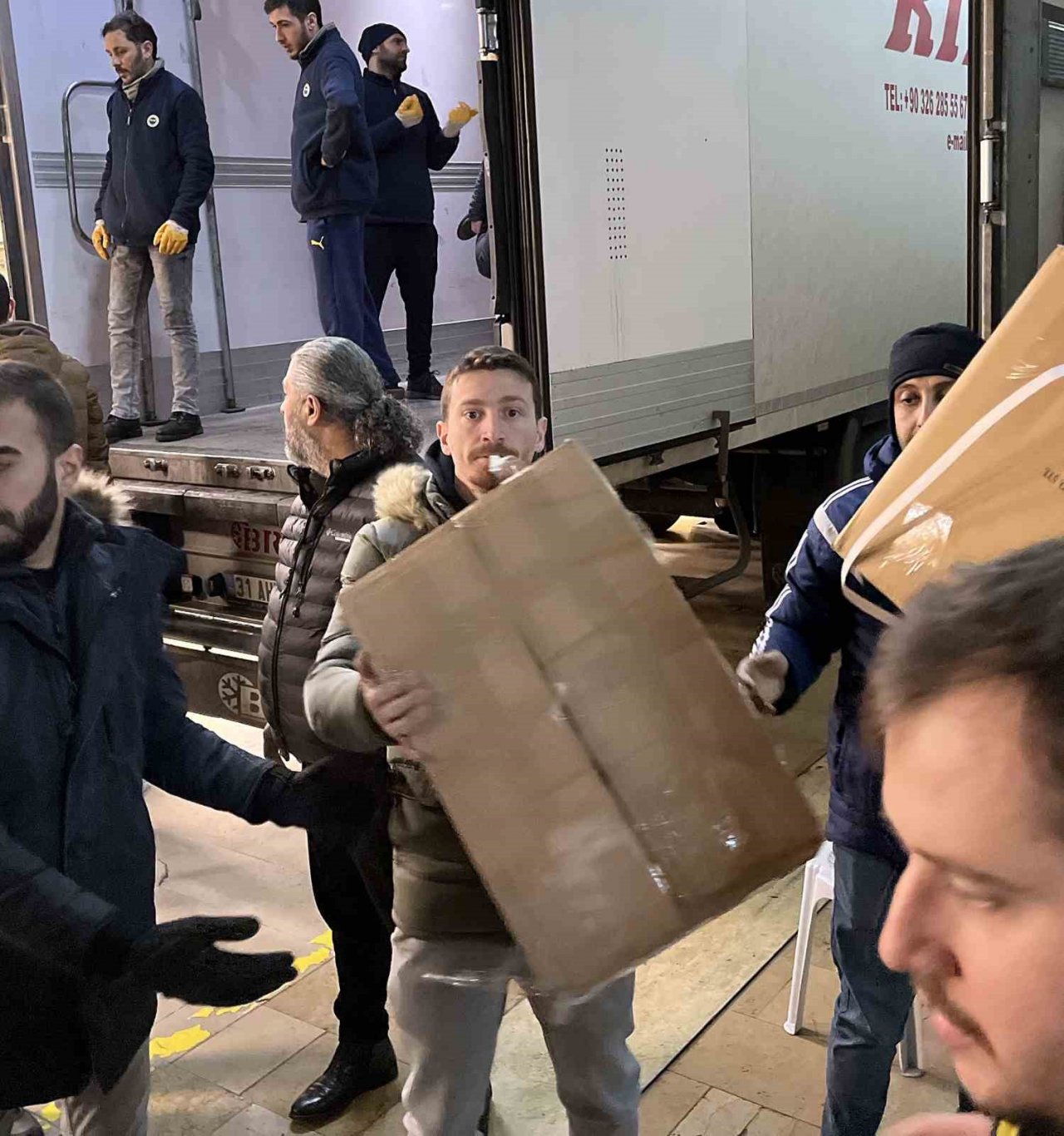 Mert Hakan Yandaş’tan yardım çalışmalarına destek