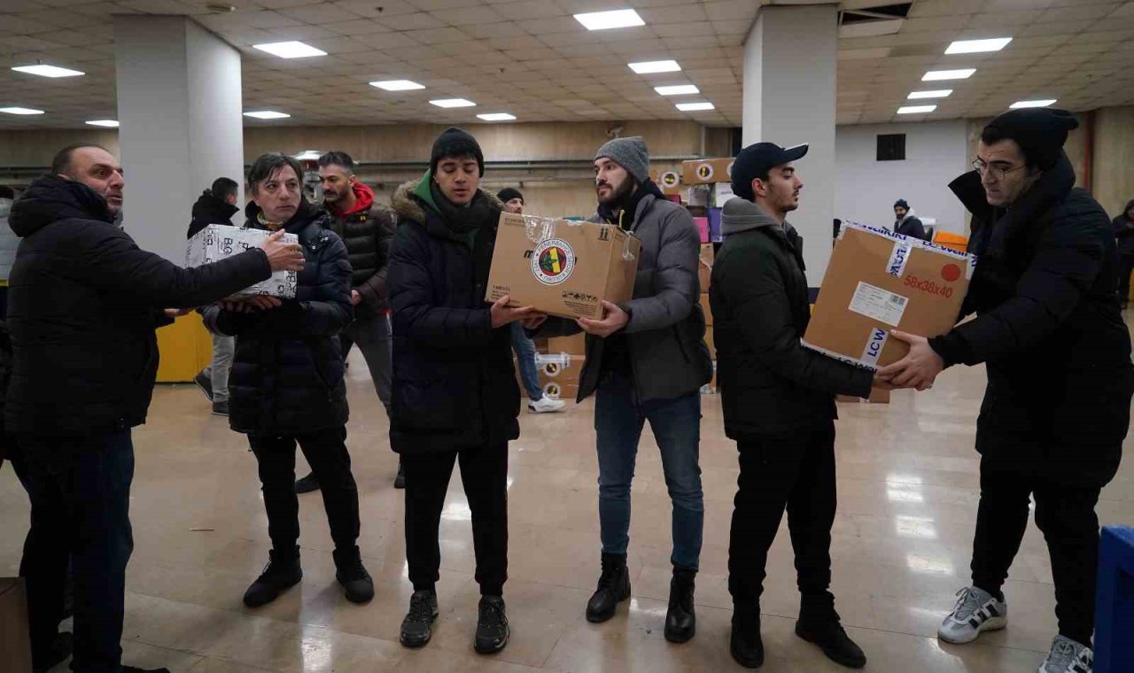 Ülker Stadyumu’nda yardım çalışmaları devam ediyor