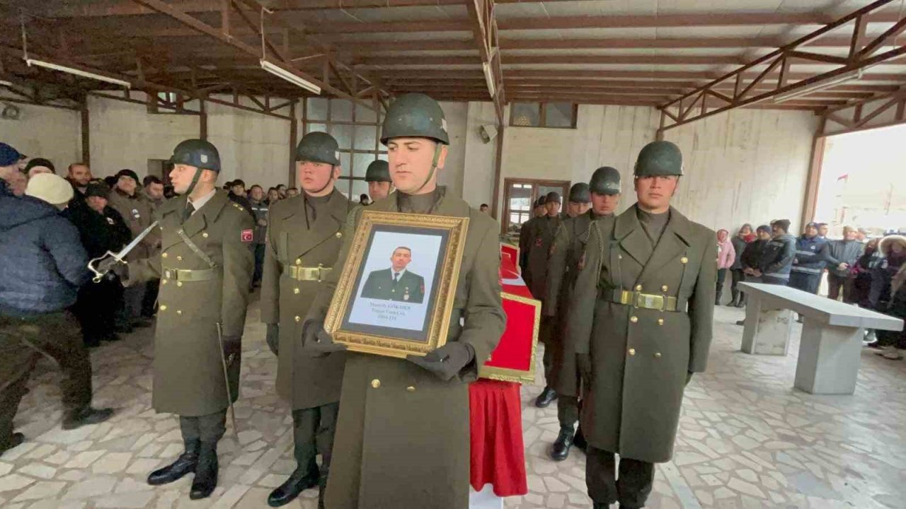 Enkaz altında can veren uzman çavuş ve 12 yaşındaki oğlu Kızılcahamam’da toprağa veridi