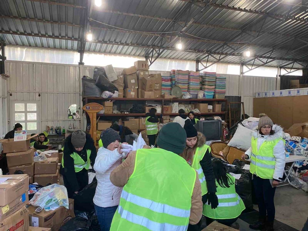 Didim’den deprem bölgesine destekler devam ediyor