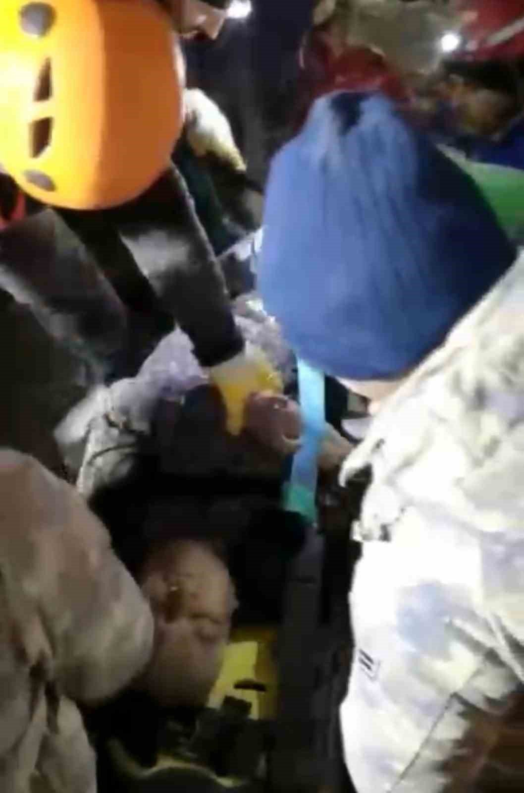 72 yaşındaki Hanife Teyze 44 saat sonra kurtarıldı ilk isteği “su” oldu