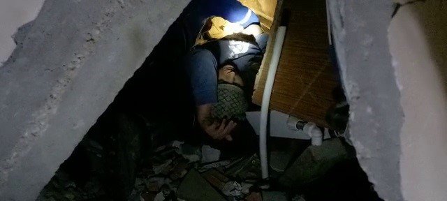 Enkazdan çıkarılan Eda: ‘Hepinize çok teşekkür ediyorum’