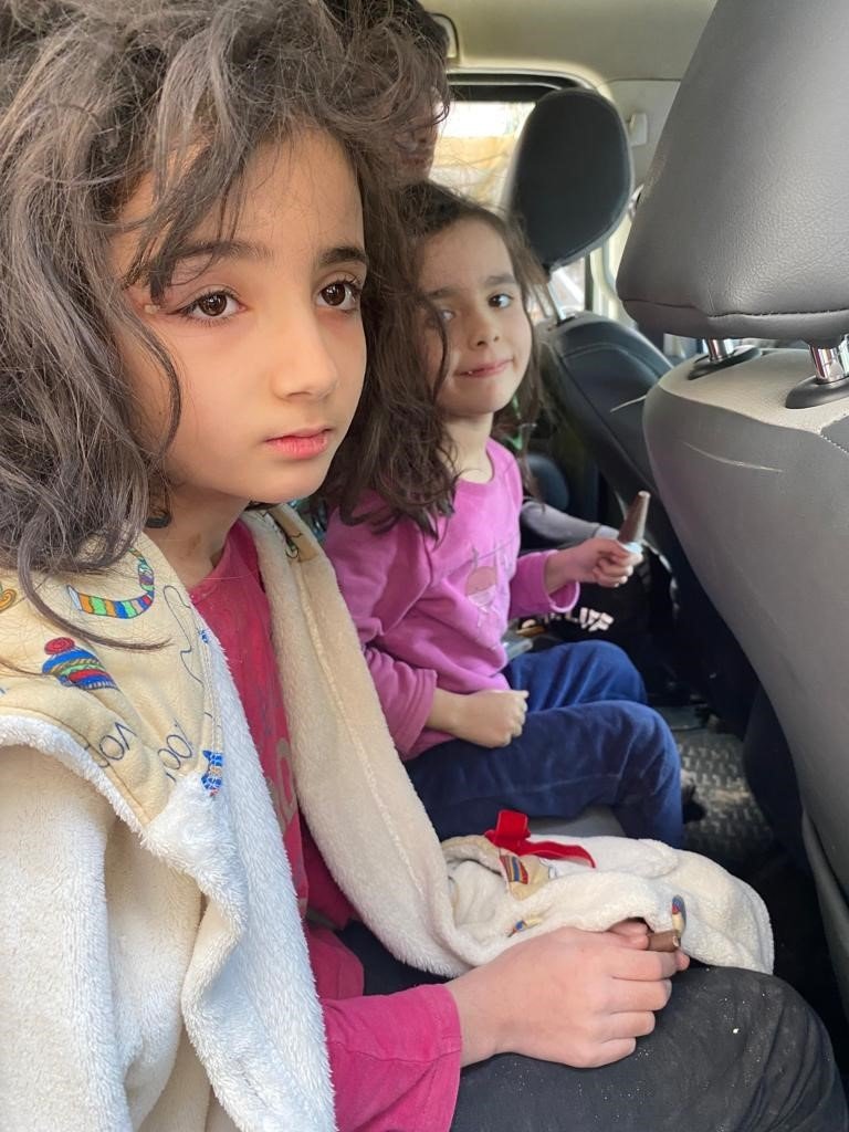 Hatay’da itfaiyeciler enkazdan 2’si çocuk 5 kişiyi canlı kurtardı