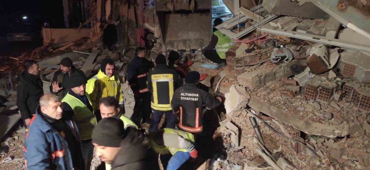 Hatay’da itfaiyeciler 5 kişiyi daha enkazdan canlı olarak kurtardı