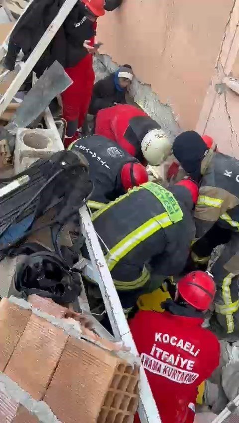 Enkazdan 56 saat sonra kurtarıldı