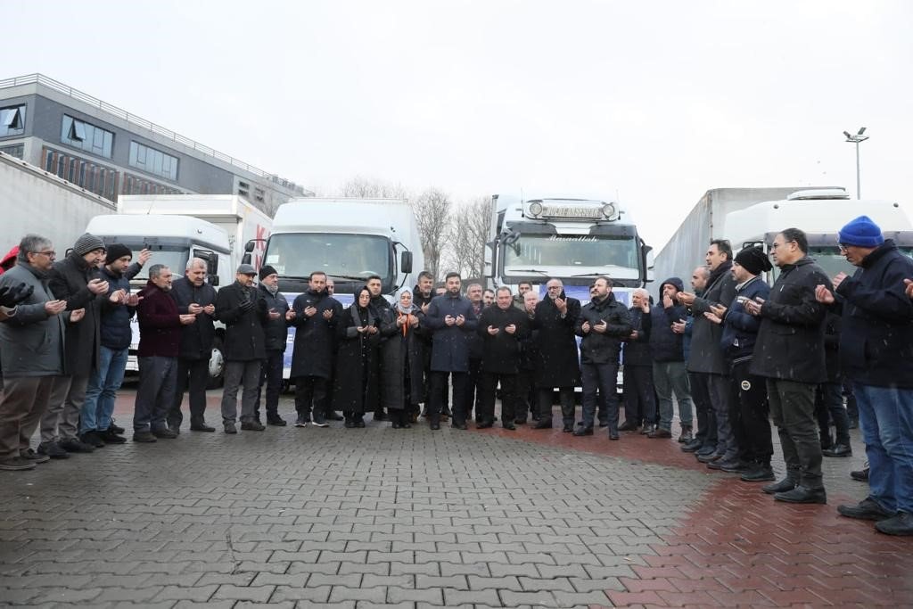 Kağıthane’de binlerce kişi afet bölgesine yardım gönderdi