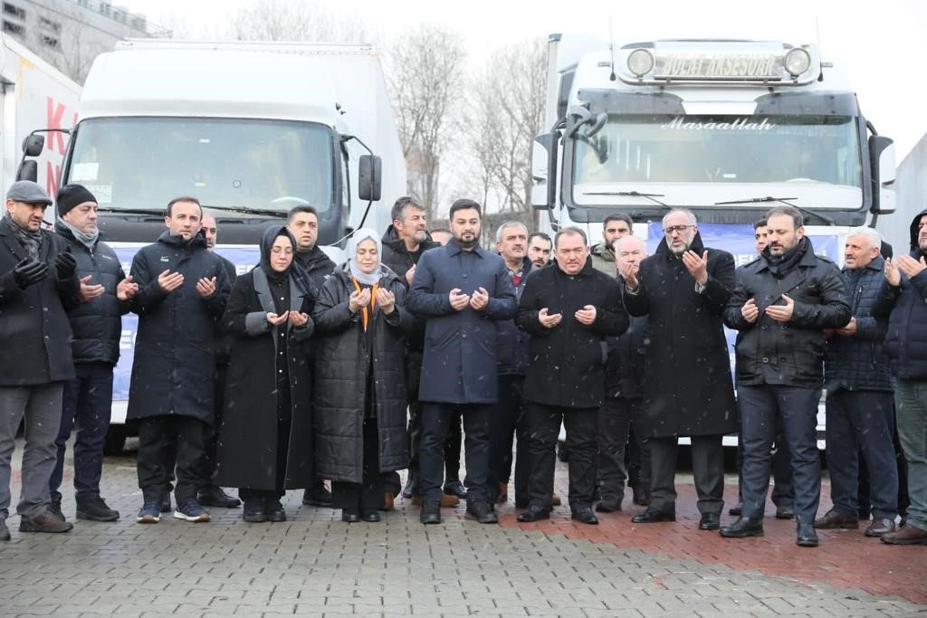 Kağıthane’de binlerce kişi afet bölgesine yardım gönderdi