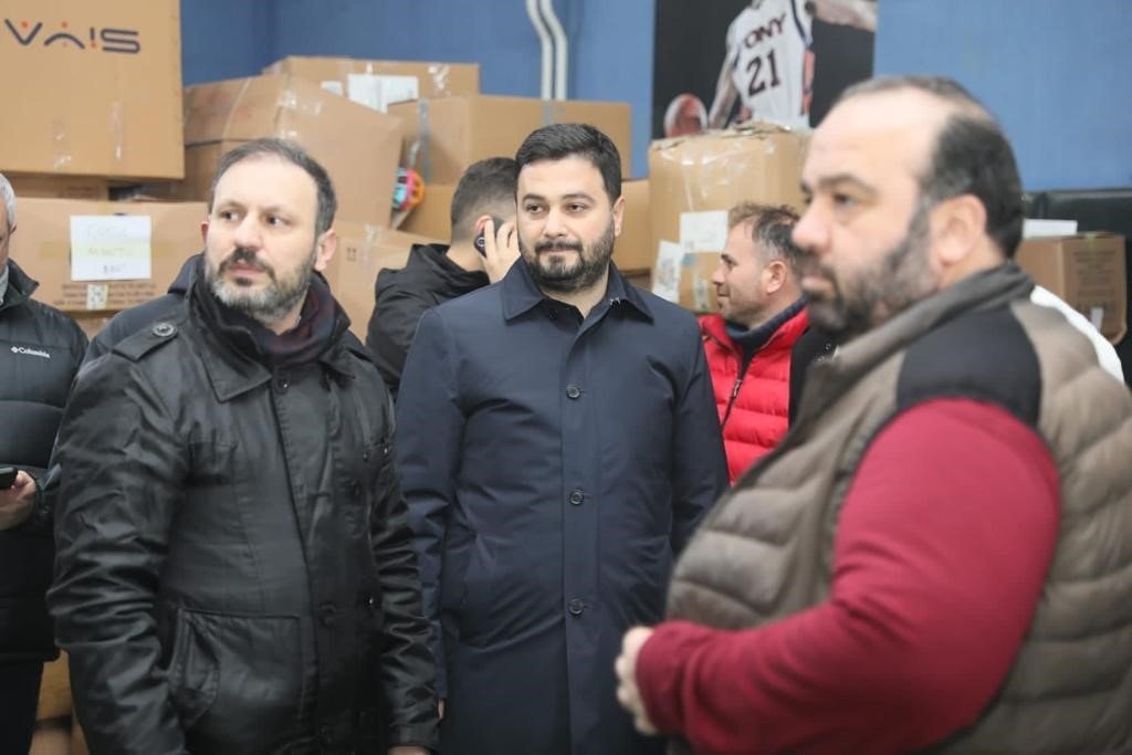 Kağıthane’de binlerce kişi afet bölgesine yardım gönderdi