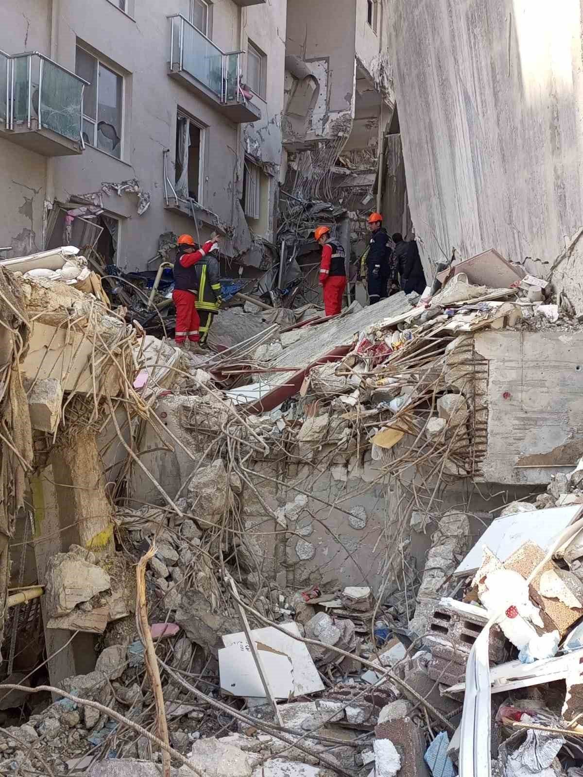 MABKE enkazdan 2 can kurtardı