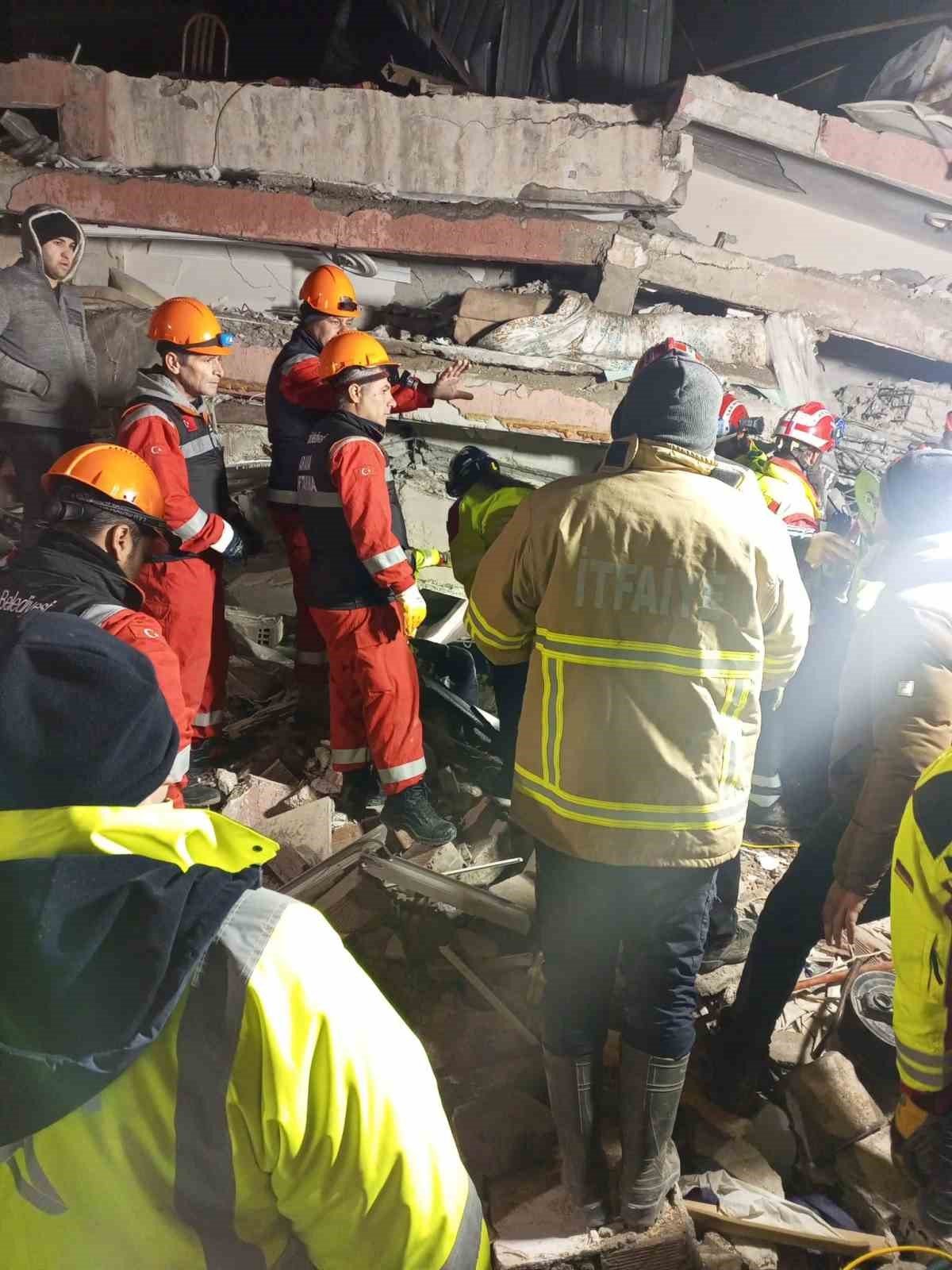 MABKE enkazdan 2 can kurtardı