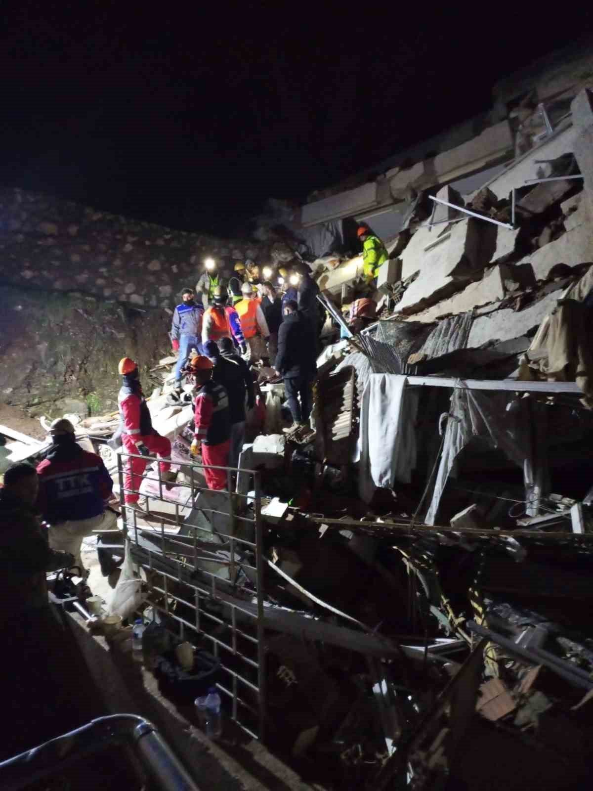 MABKE enkazdan 2 can kurtardı