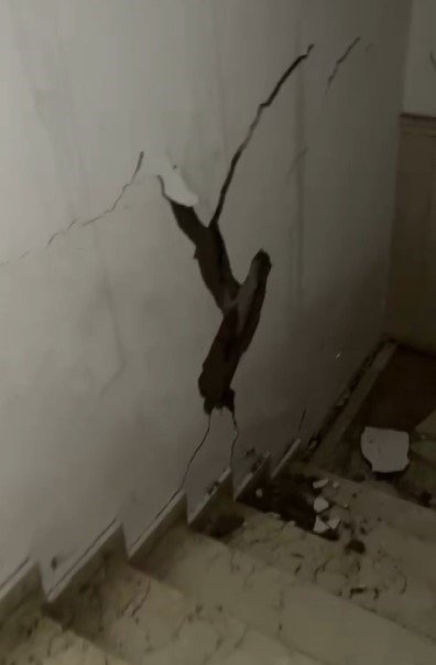 İkinci depremde yıkılan binanın ilk depremden sonra çekilmiş görüntüleri ortaya çıktı
