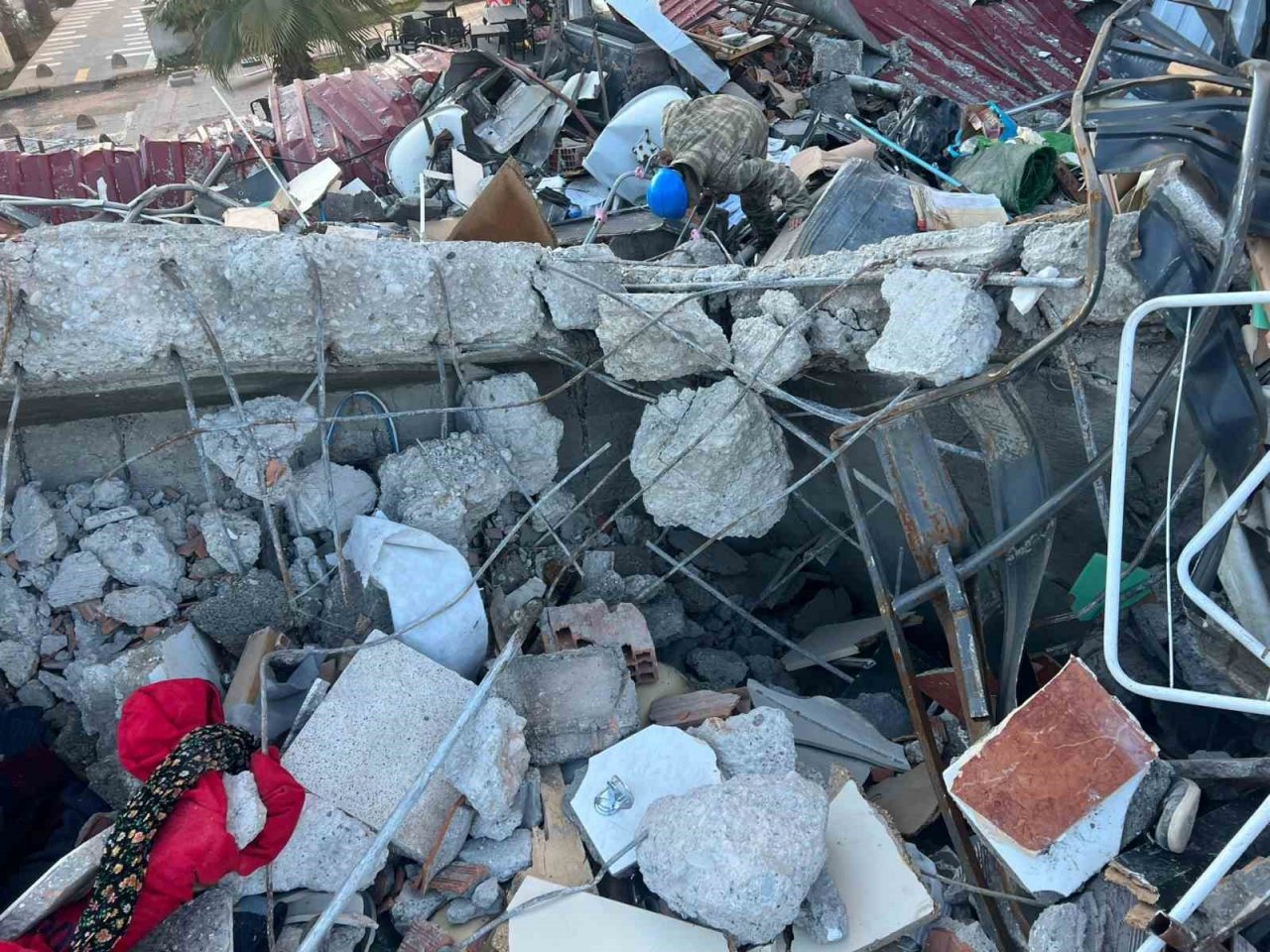 Azerbaycan orman yangınlarının ardından deprem bölgesinde