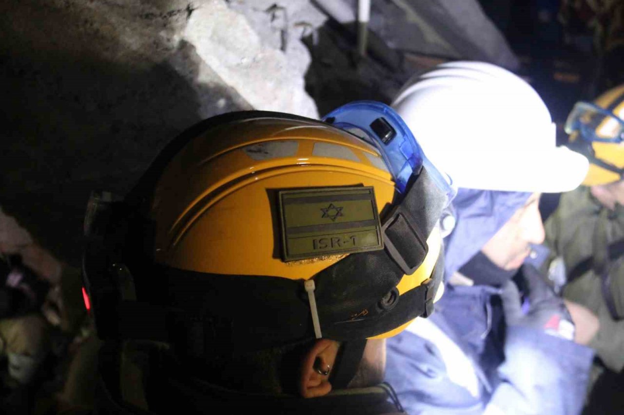 45 saat sonra İsrail ekibinin yardımlarıyla çıkartıldı