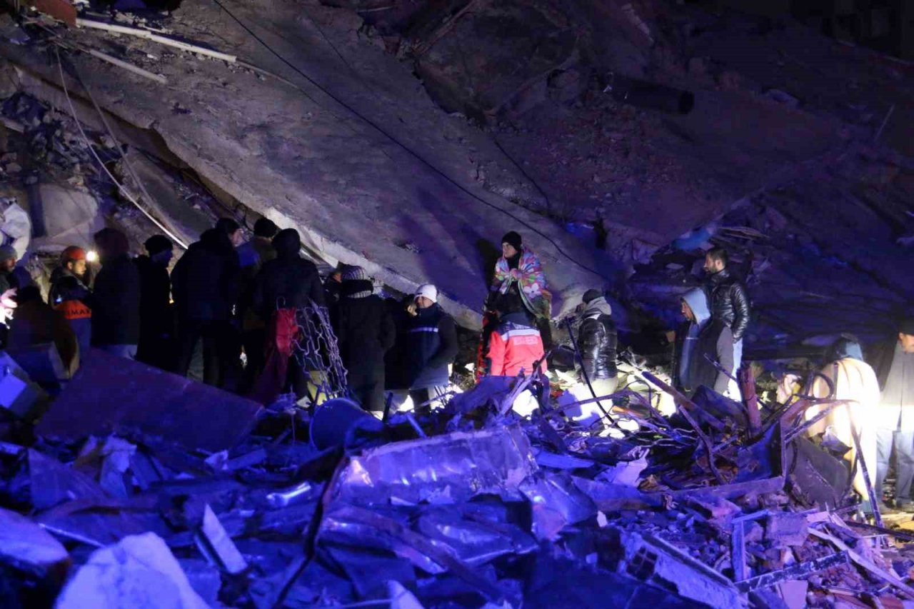 45 saat sonra İsrail ekibinin yardımlarıyla çıkartıldı