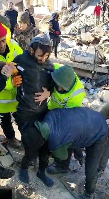 60 saat sonra enkazdan böyle çıktı