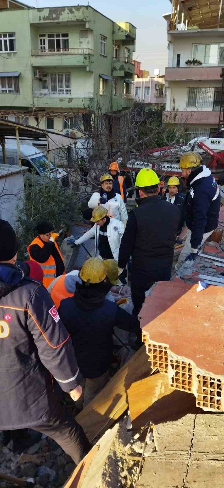 "Korkma, geldik" diyen AFAD ekibine minik Sare’den ağlatan cevap: "Acele etmeyin, bir şeyim yok"