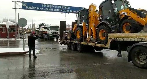 Kayseri Büyükşehir’in deprem bölgesine destek sayısı 237 araç, 362 personel çıktı