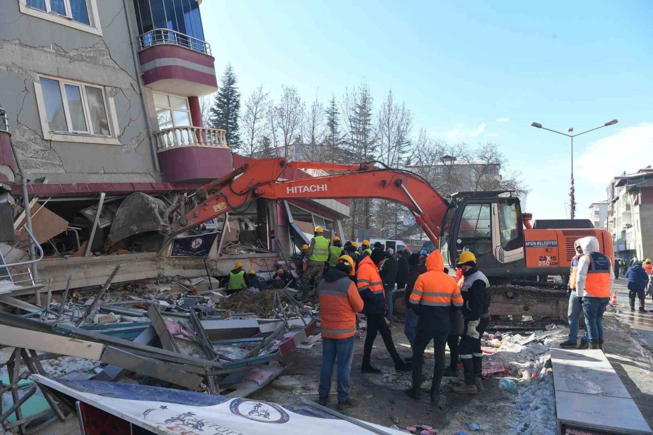 Başkan Büyükkılıç deprem bölgesinde