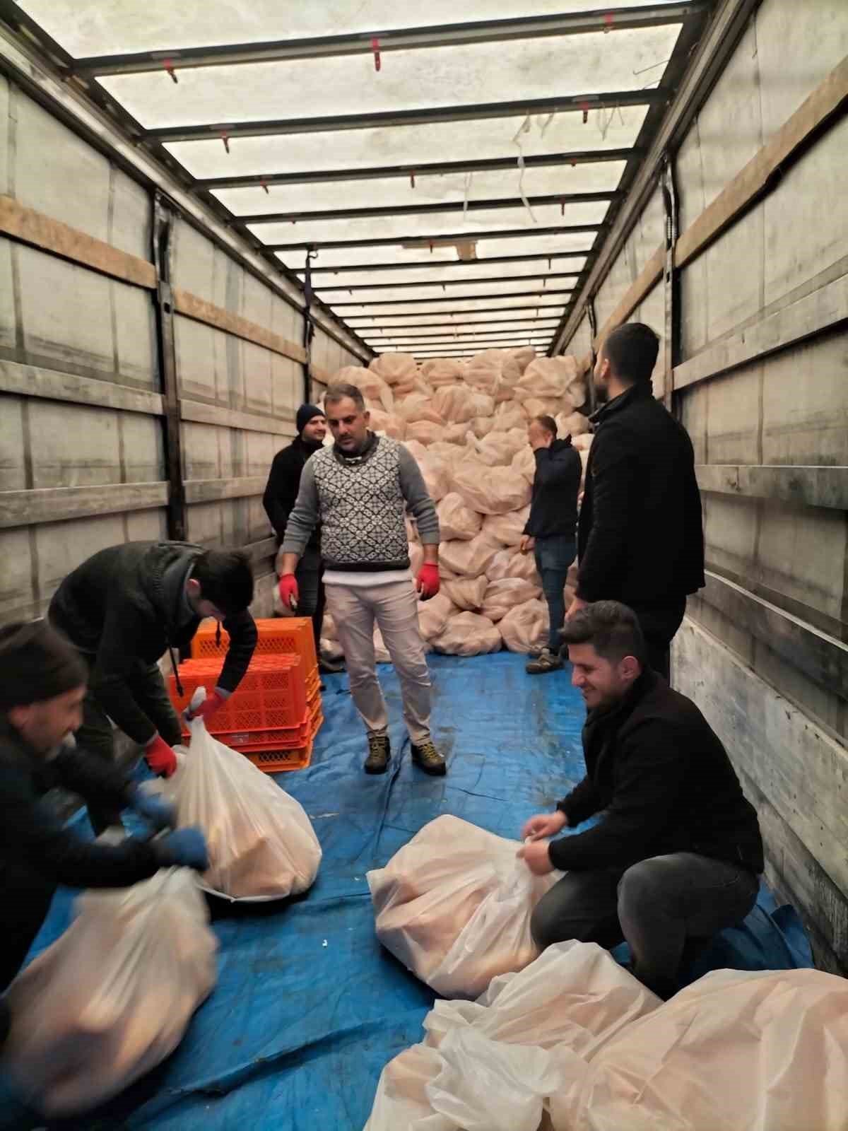 Kayseri Büyükşehir’in deprem bölgesine yardım turu sayısı 40’a ulaştı