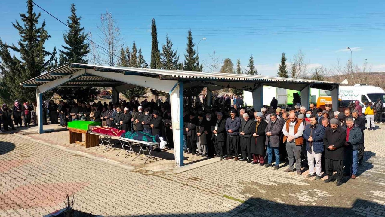 Düziçi’nde 41 cenaze gözyaşları arasında defnedildi