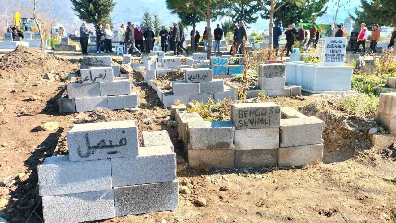 Düziçi’nde 41 cenaze gözyaşları arasında defnedildi