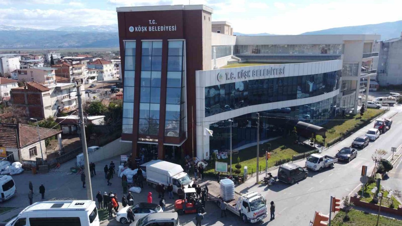 Köşk halkının şefkat eli deprem bölgesinde