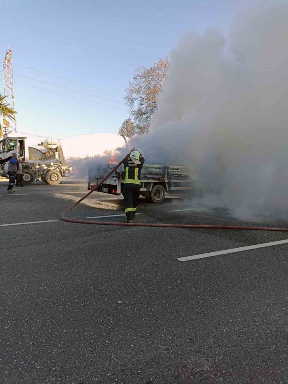 Köyceğiz-Ortaca karayolunda araç yangını