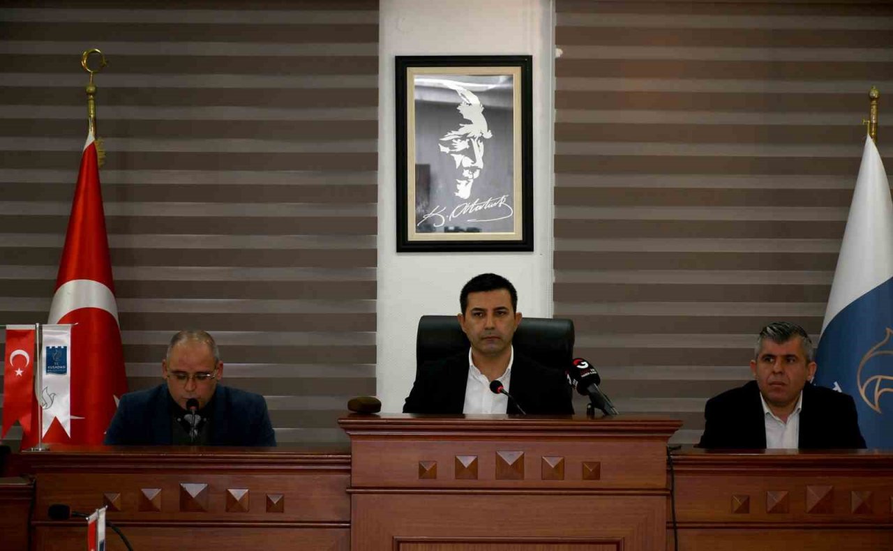 Kuşadası Belediyesi’nde Buruk Meclis Toplantısı