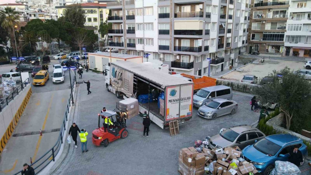 Kuşadası’ndan afet bölgesine destek yağıyor