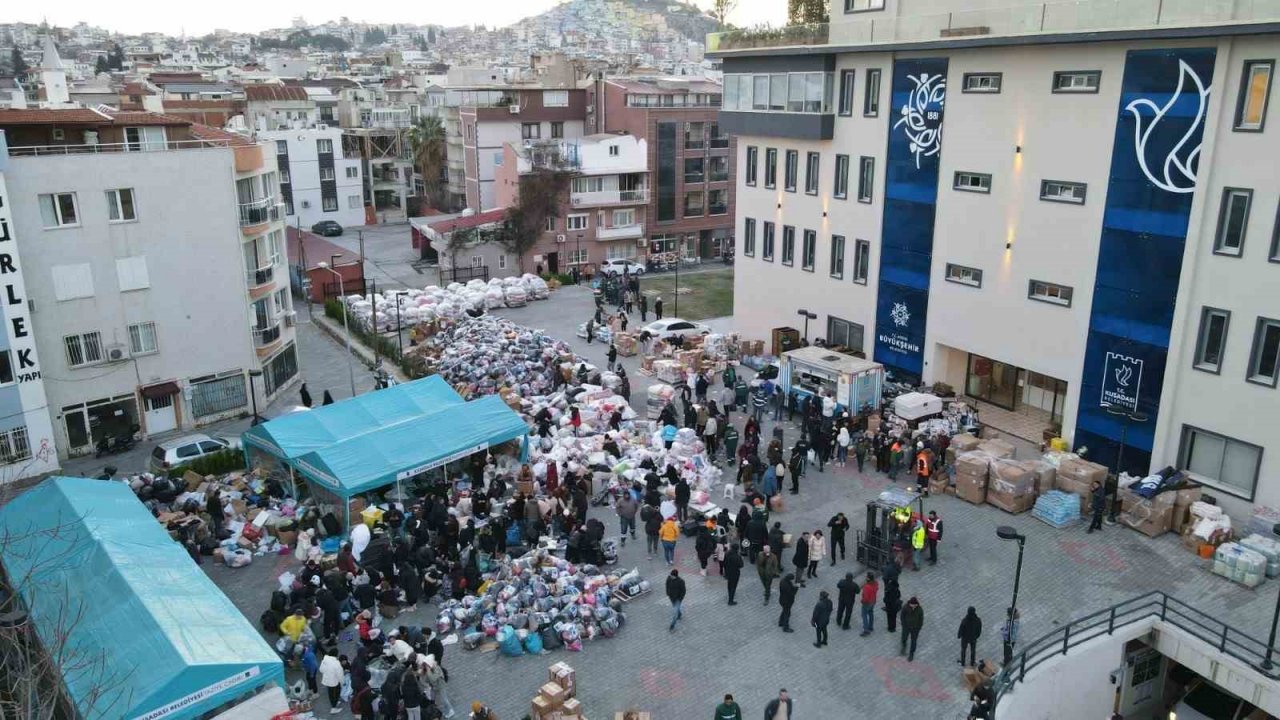 Kuşadası’ndan afet bölgesine destek yağıyor