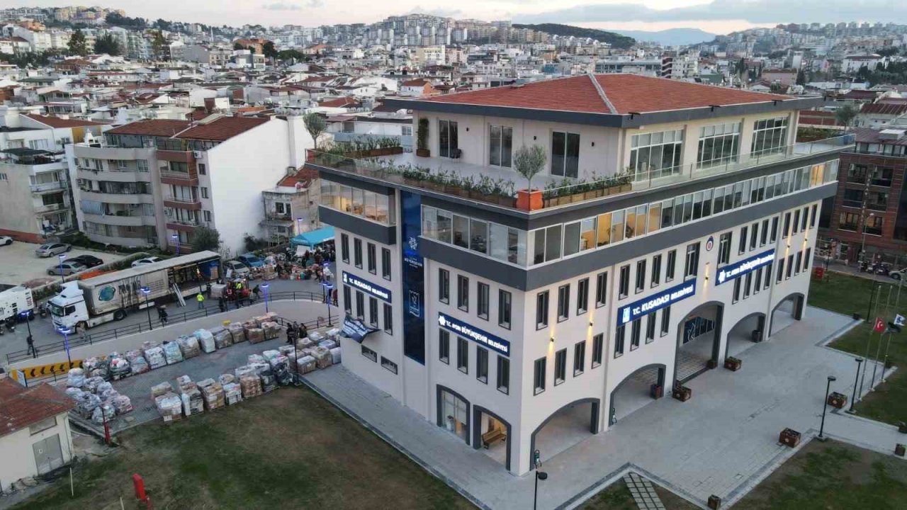 Kuşadası’ndan afet bölgesine destek yağıyor