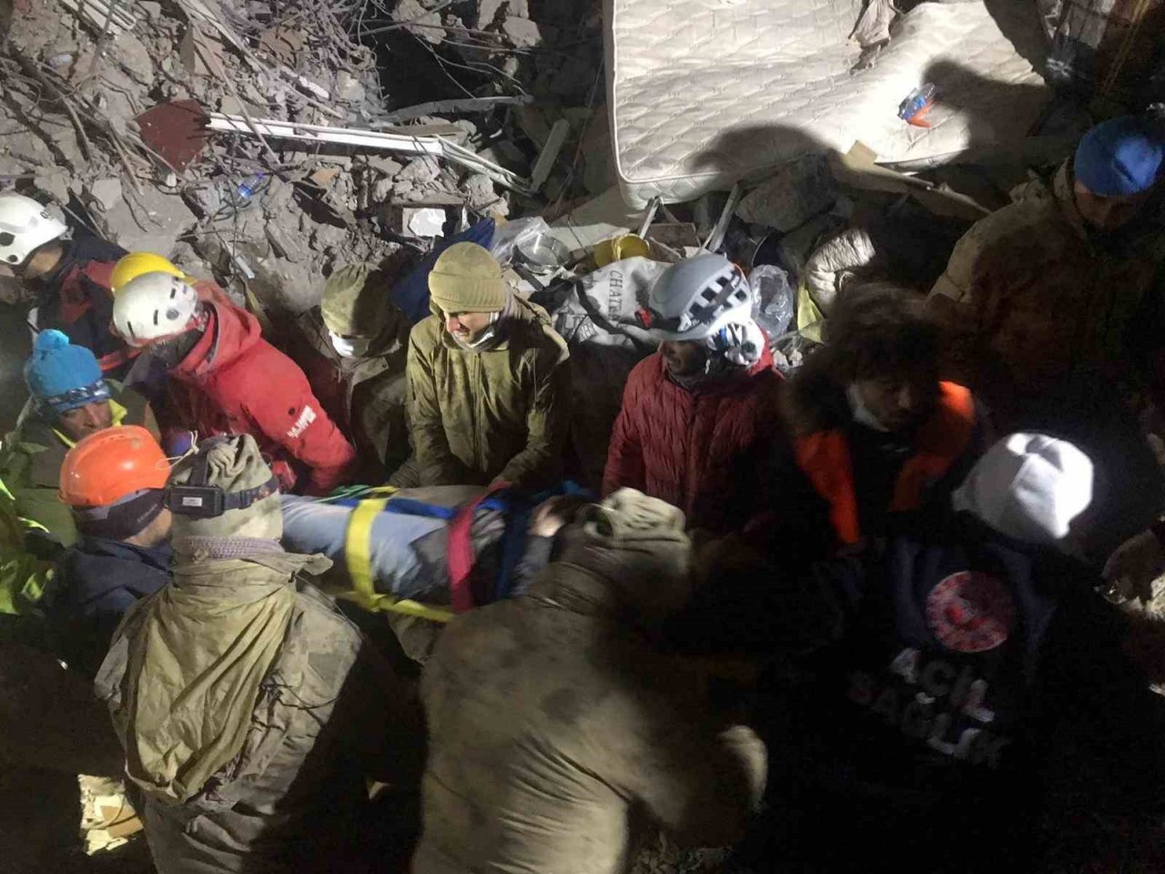 Malatya’da 45 saat sonra enkazdan 1 kişi daha sağ olarak kurtuldu