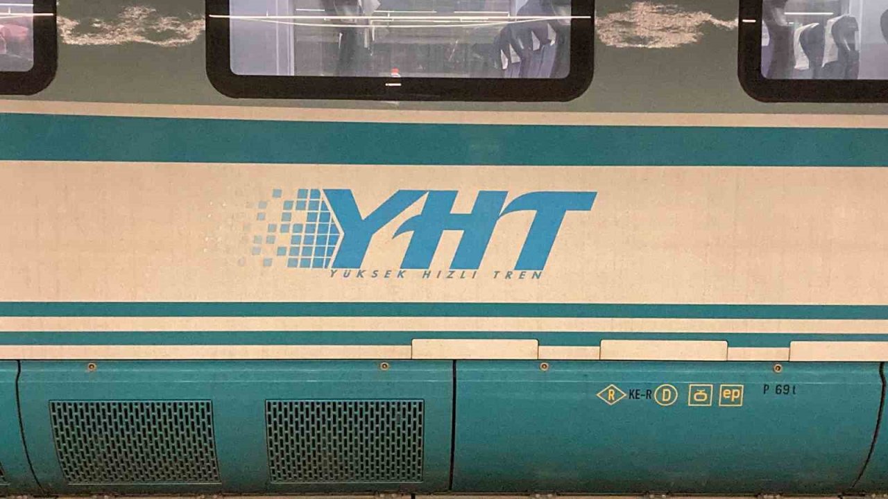 Sivas’ta YHT ilk yolculu seferinde depremzedeleri taşıdı