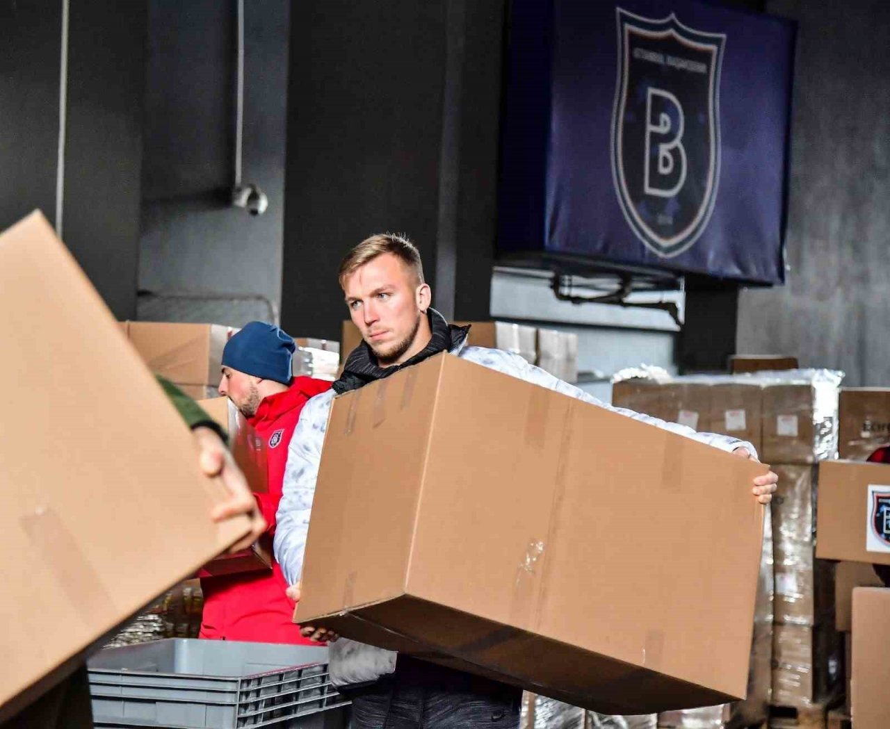 Medipol Başakşehir’den depremzedelere yardım