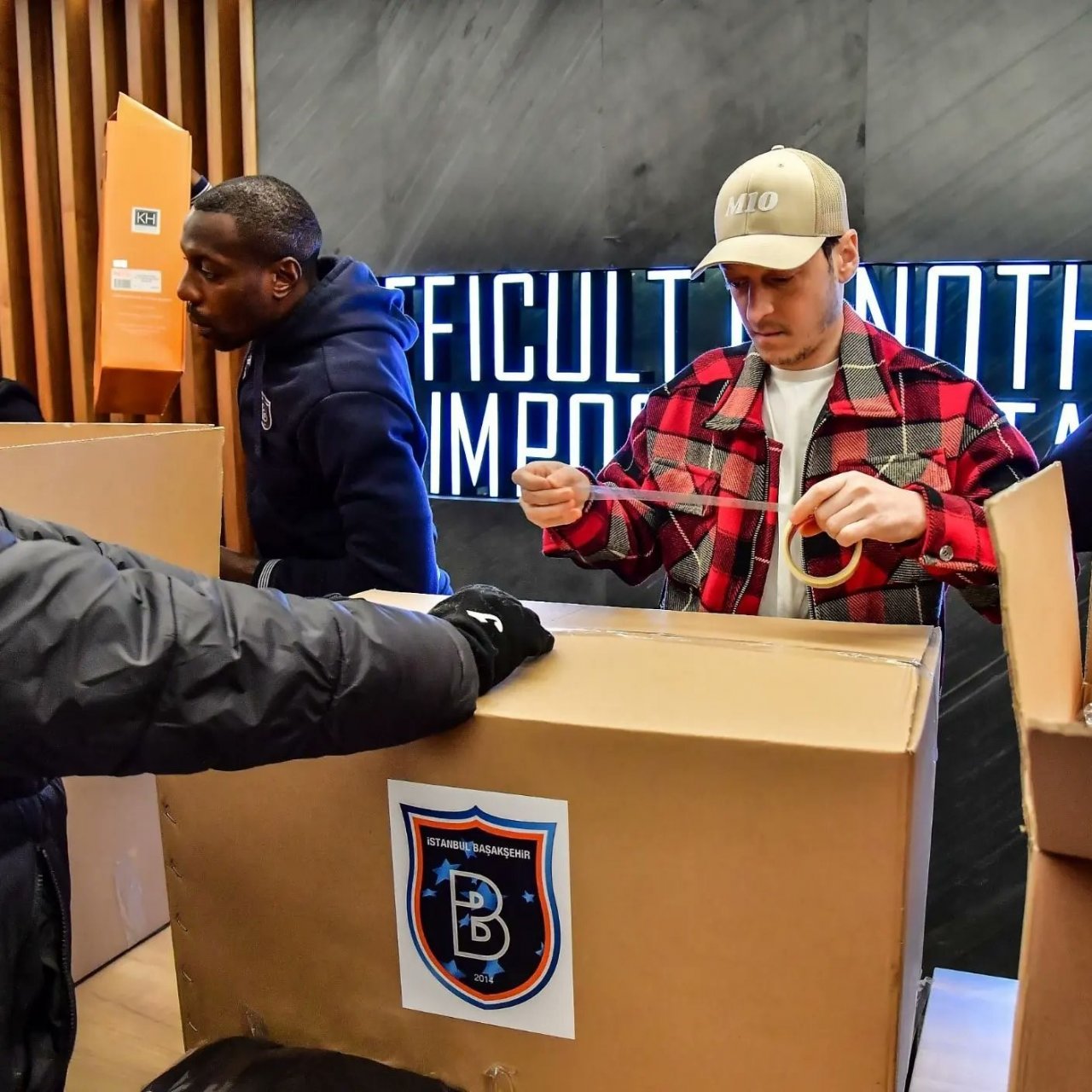 Medipol Başakşehir’den depremzedelere yardım