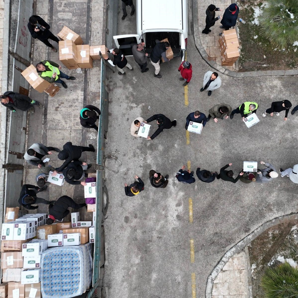 Deprem bölgesine destek geçen her saniye büyüyor