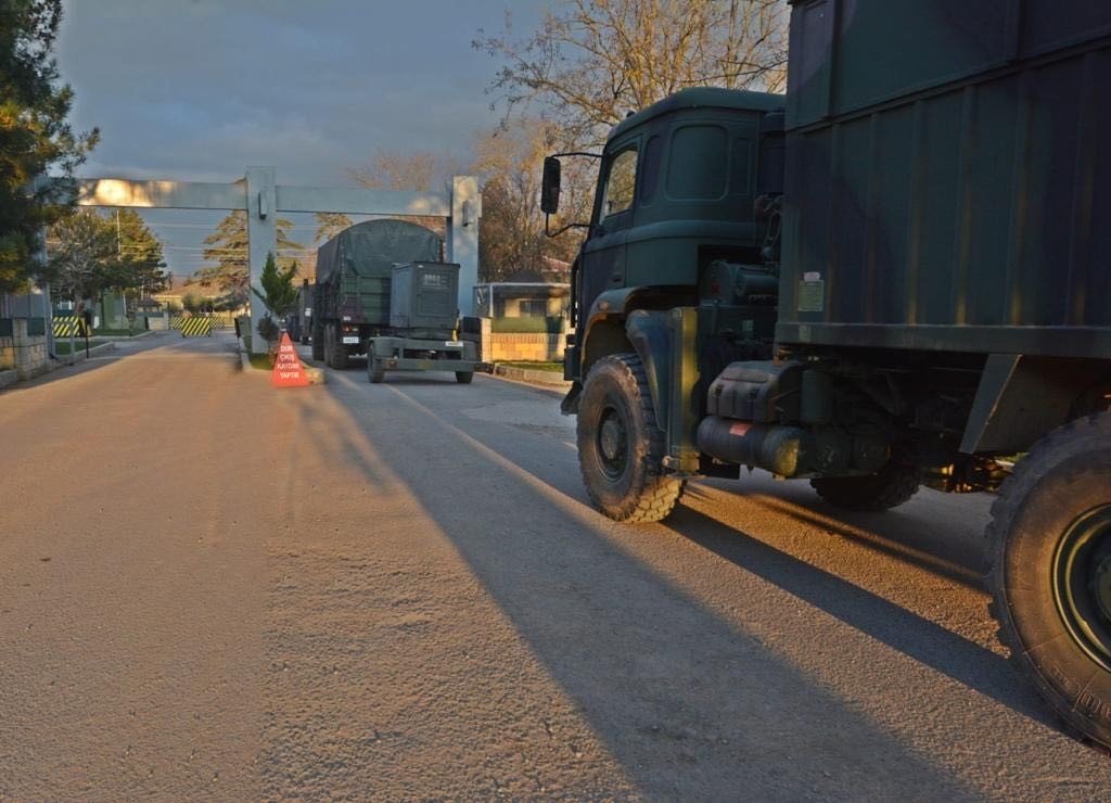 Mehmetçik seyyar sahra üniteleri ile deprem bölgesine intikalde