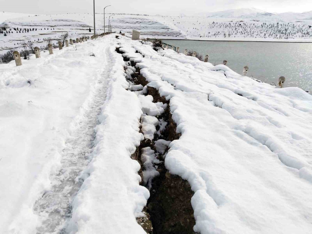 Malatya Sultansuyu Barajı suyu tahliye ediliyor
